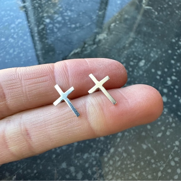 CROSS SILVER Minimalist Stud GIFT Earrings With Gift Bag - Picture 1 of 5